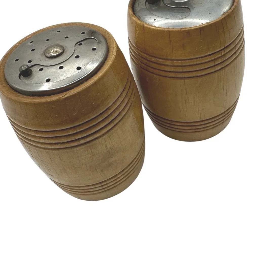 Vintage Made in Italy Wood Barrel Salt Shaker and Pepper‎ Mill Grinder Set